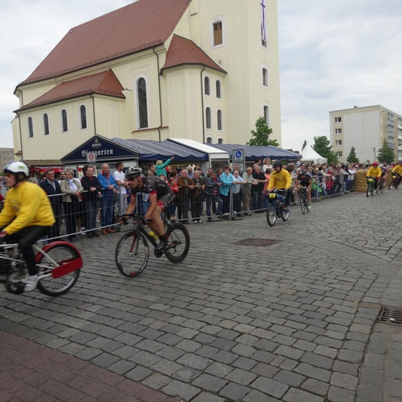 Stefan Schäfer mit Peter Bäuerlein zum Sieg im ersten Lauf