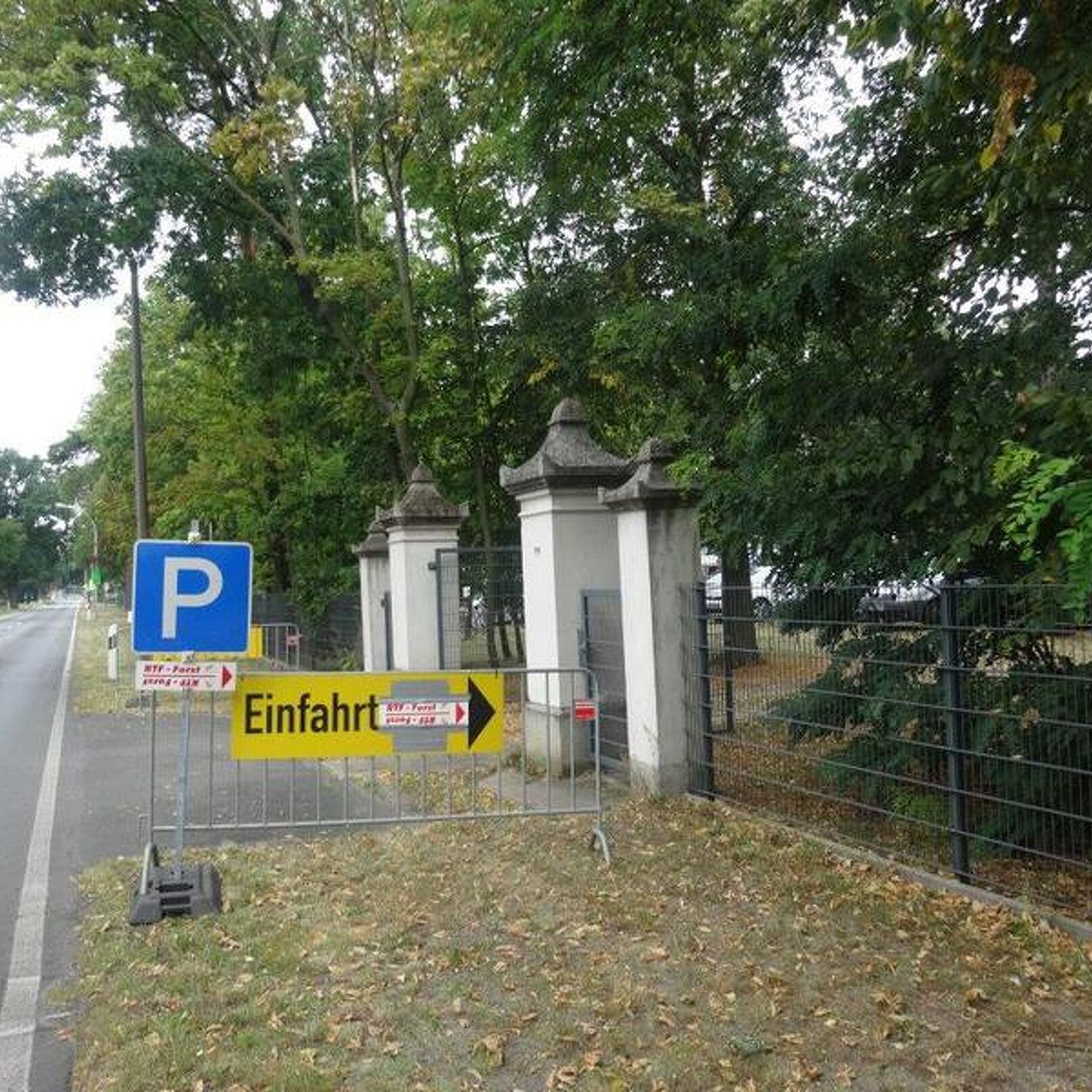zum Parkplatz an der Spremberger Straße