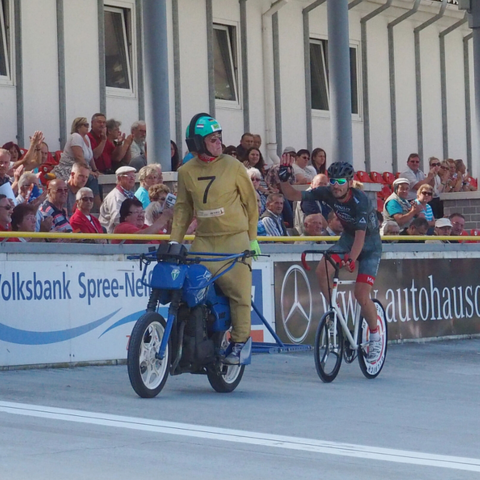 Stefan Schäfer im Ziel, Foto: Helmut P. Fleischhauer
