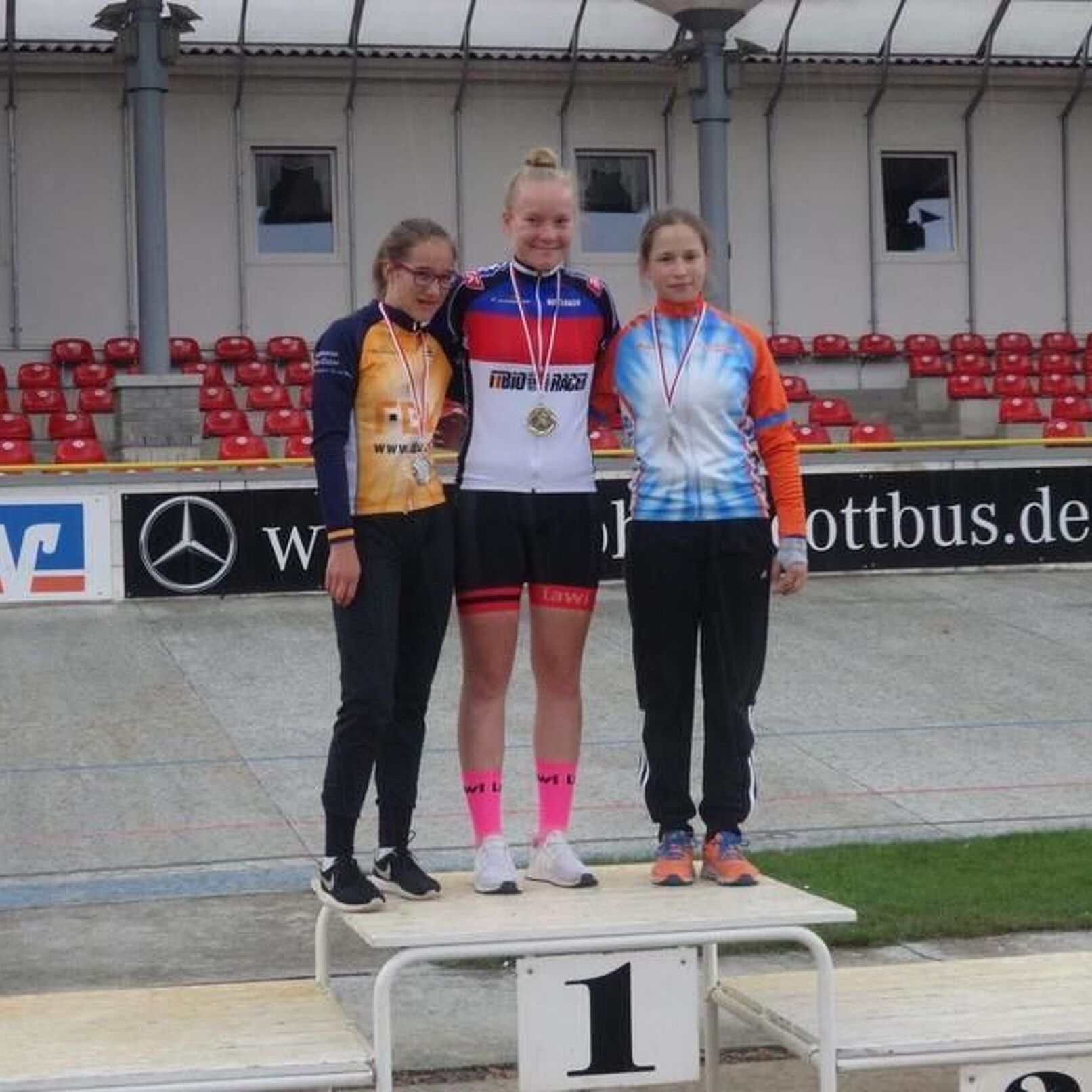 Siegerehrung Sprint Schülerinnen U15
Clara Schneider RSV Finsterwalde, Carolin Hartmann RC Kleinmachnow, Lisa Masnik RK Endspurt 09, v.li.
