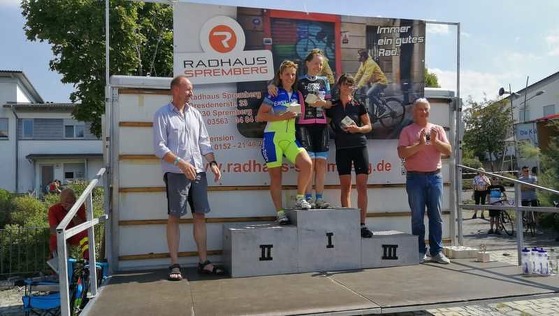 Sabine Dittmann auf Platz 2 bei 1. Spremberger Rundstreckenrennen