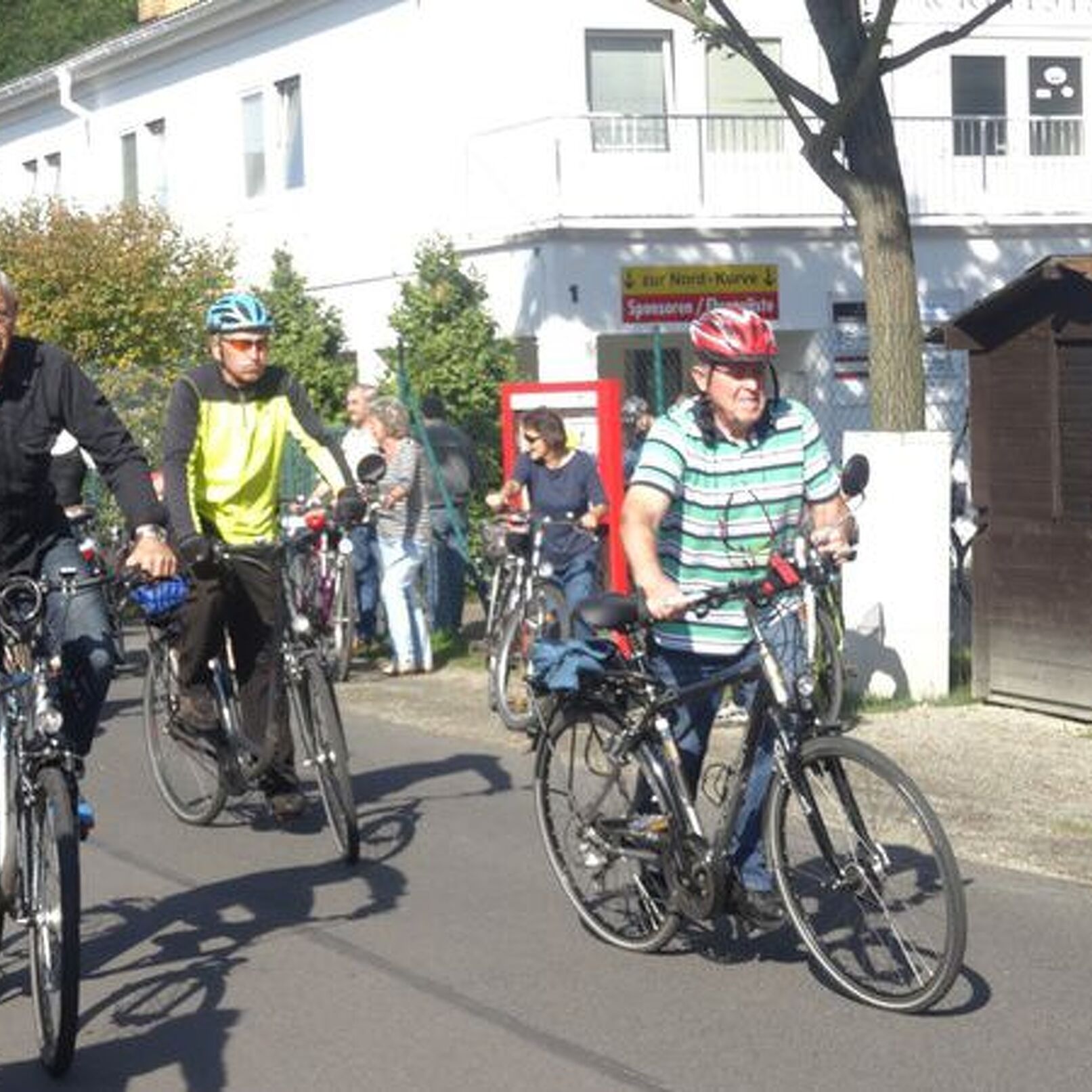 rund 60 Radler gingen auf Tour