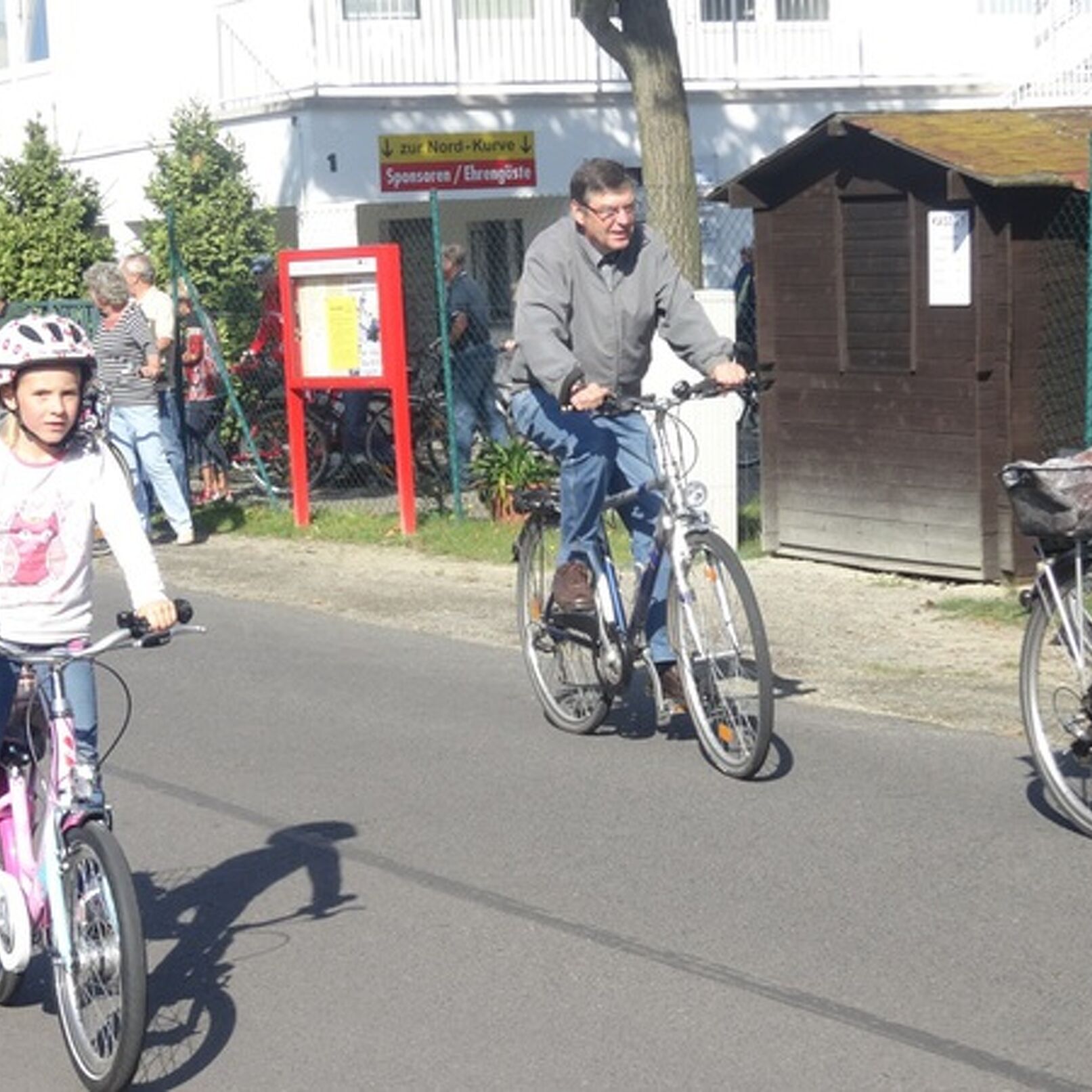 Klein und groß gehen auf große Fahrt