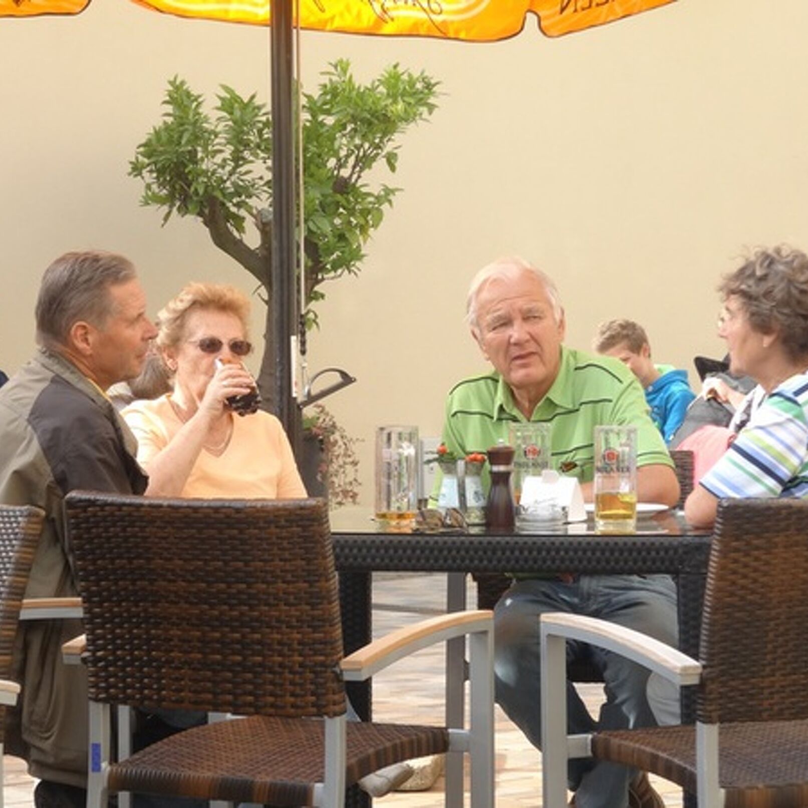 die Sonne lacht - im Gespräch 