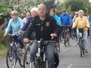 70 Radlerinnen und Radler am Start