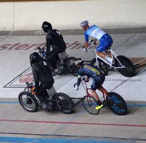 Demorennen auf der Leipziger Radrennbahn (Bild: 2/7)