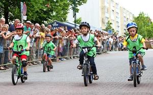 Mit Mini- und Laufrädern sind die Jüngsten beim Fette-Reifen-Rennen zu Pfingsten in Forst gestartet.
Foto: Margit Jahn/mjn1