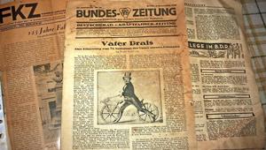 In seinem Zeitschriftenarchiv hat Peter Schulz zahlreiche Geschichten und Anekdoten zur Hand. Foto: Ludwig (Bild: 2/2)