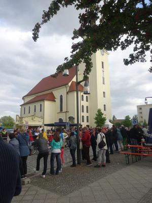 wieder viele Zuschauer an der Strecke