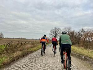 Freunde unter sich mit Gravel- und Mountain-Bike (Bild: 4/9)