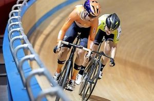 In ihrem letzten Rennen für das Boels Dolmans Cycling Team holte Romy Kasper (auf dem großen Bild links) Bronze im Omnium. Foto: Hammerschmidt