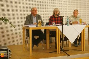 Die Vize Klaus Friedrich und Dietmar Vogt mit Karin Menzel, Foto: Peter Schulz (Bild: 7/14)