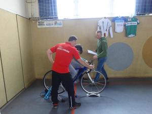 Am Fahrrad -anfeuern für die schnellste Zeit (Bild: 5/6)