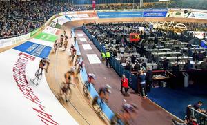 Die 106. Berliner Sixdays wurden am Donnerstagabend gestartet. Zumindest zum Auftakt waren die Zuschauerränge gut gefüllt. Foto: dpa