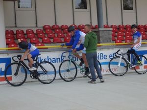 Bahntraining Luca Newerla, Florian Podlesch und Karl-Gustav Omann mit Marcel Möbus (Bild: 2/6)